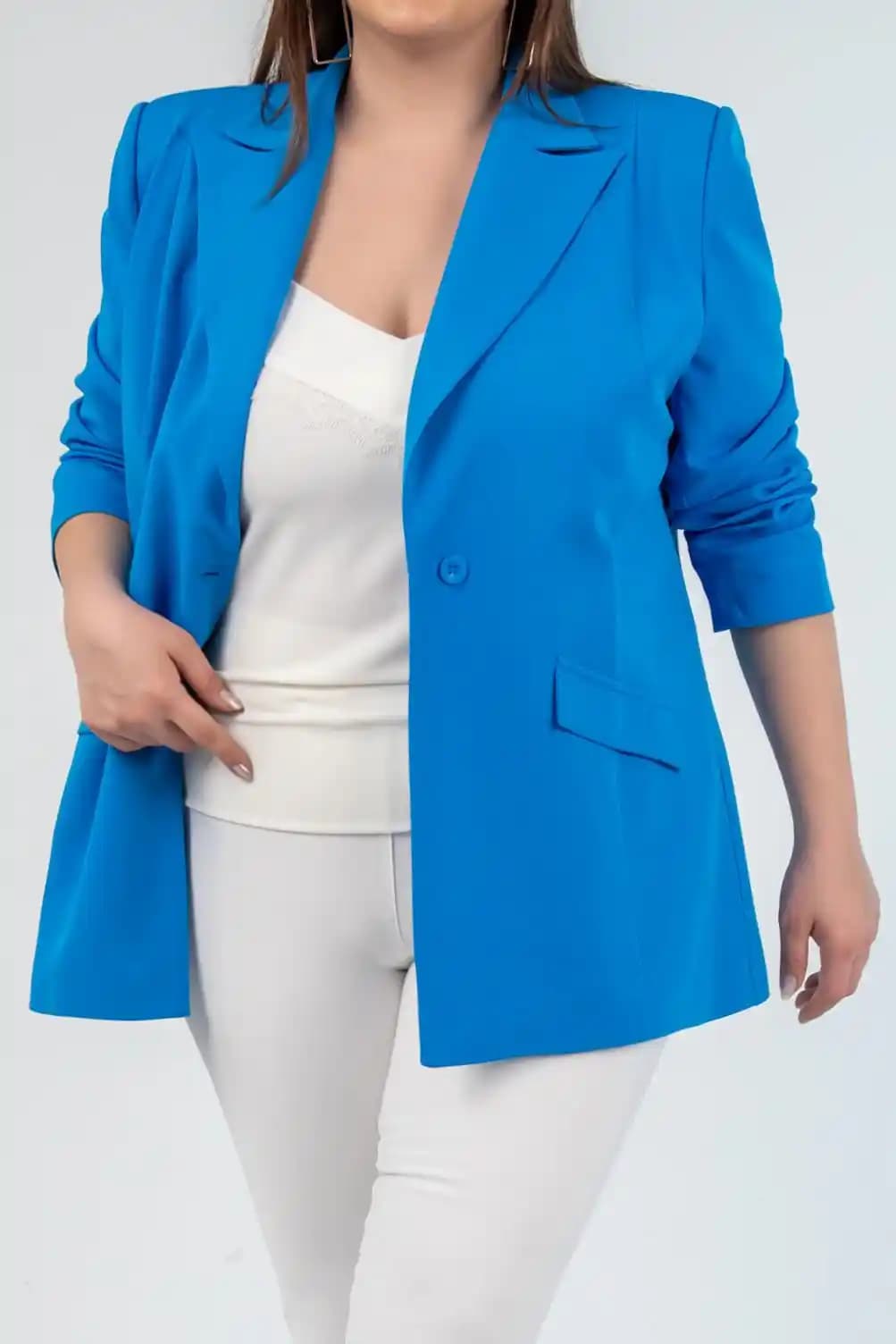 Büyük Beden Blazer Ceketlerle Şıklık ve Rahatlığı Yakalayın Trendleri ve Stil Önerileri