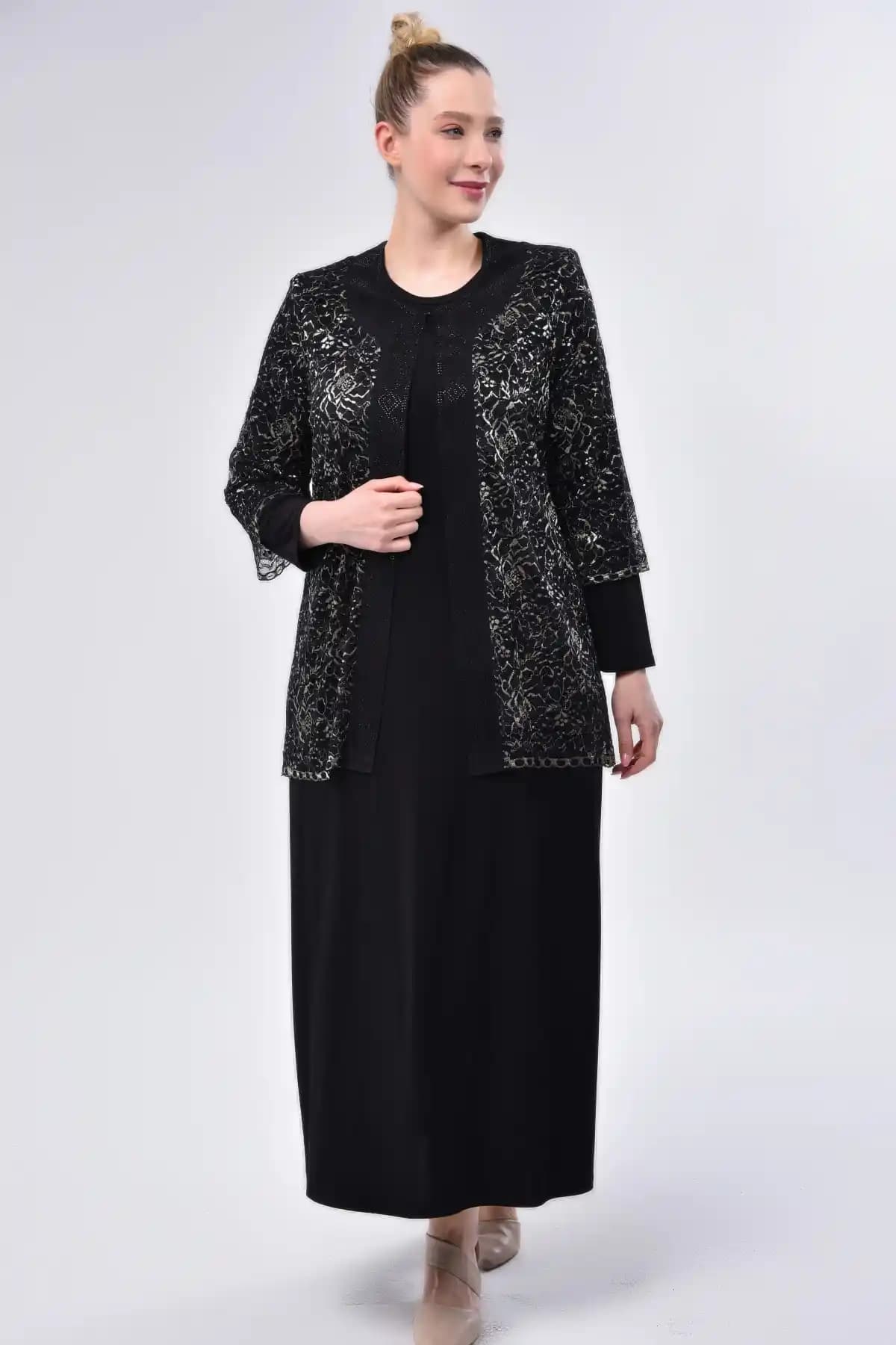 Büyük Beden Ceket ve Elbise Modelleriyle Güncel Trendleri Yansıtın