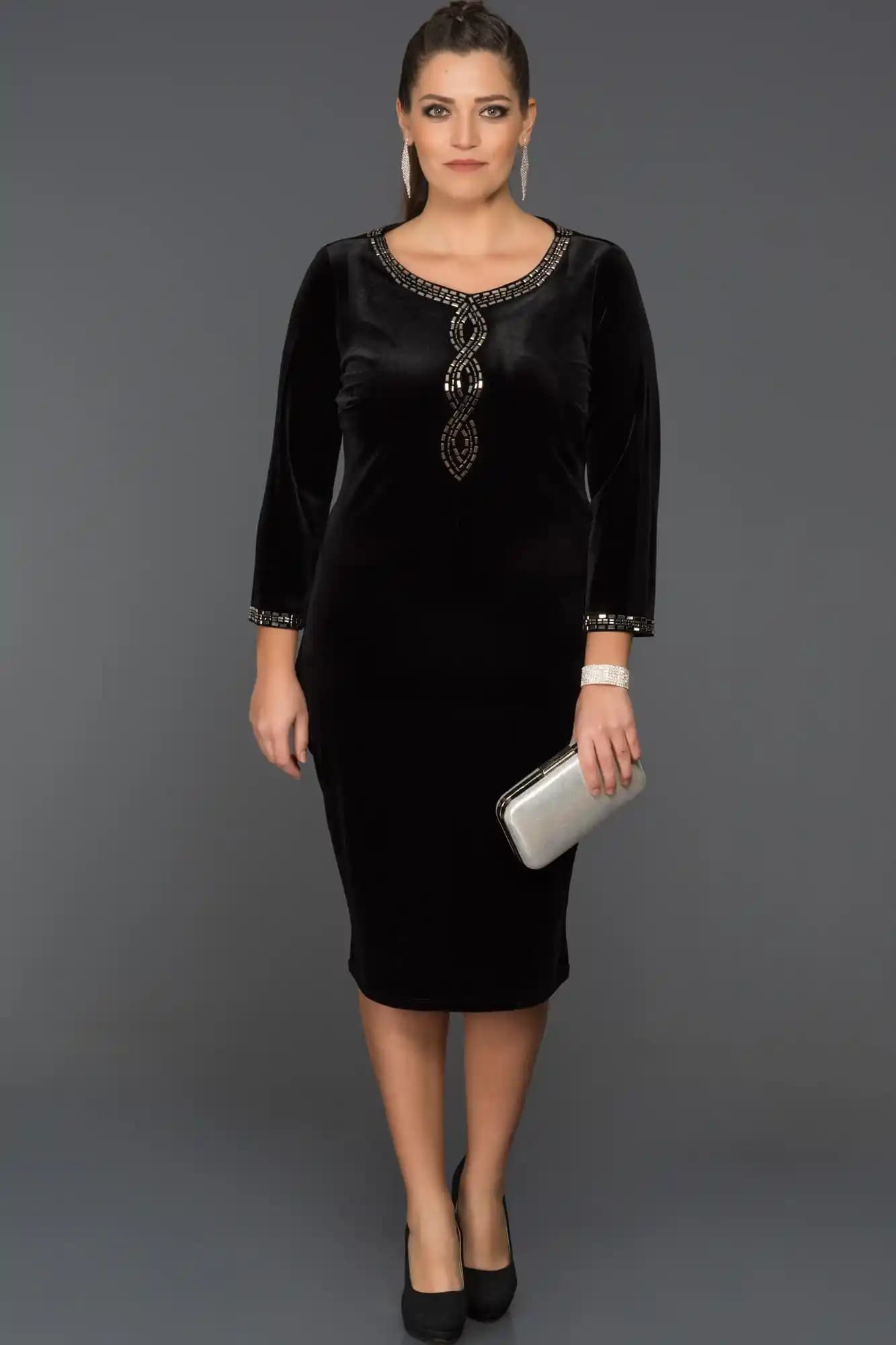 Büyük Beden Kadife Elbise Modelleri ve Stil Önerileri 2023