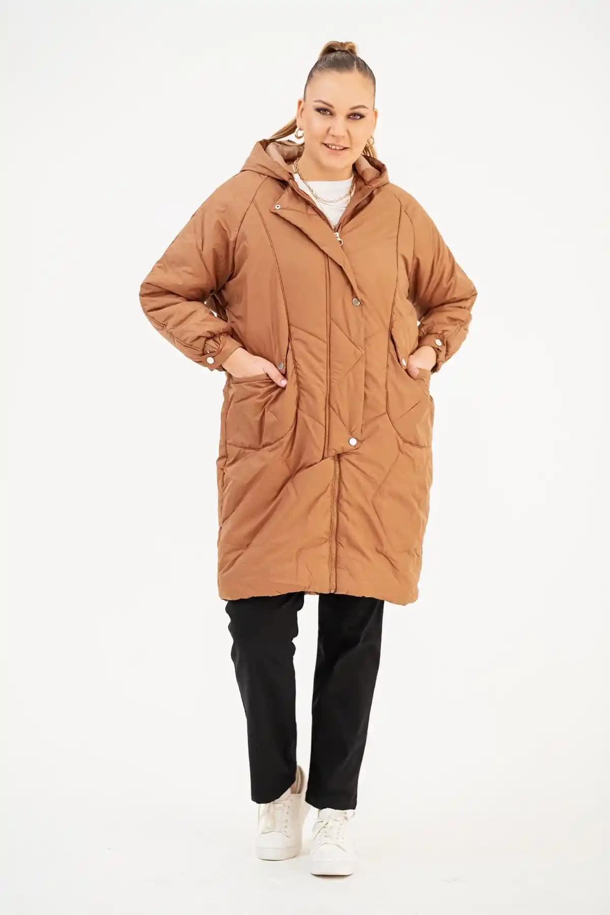 Büyük Beden Kadın Mont Modasında Güncel Trendler ve Stil İpuçları