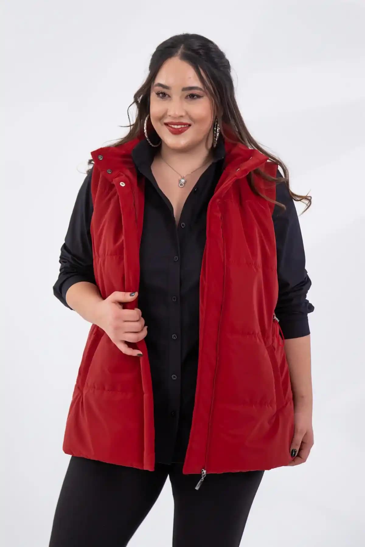 Büyük Beden Kapitone Yelekler: Konfor ve Şıklığın Modern Moda Yansıması