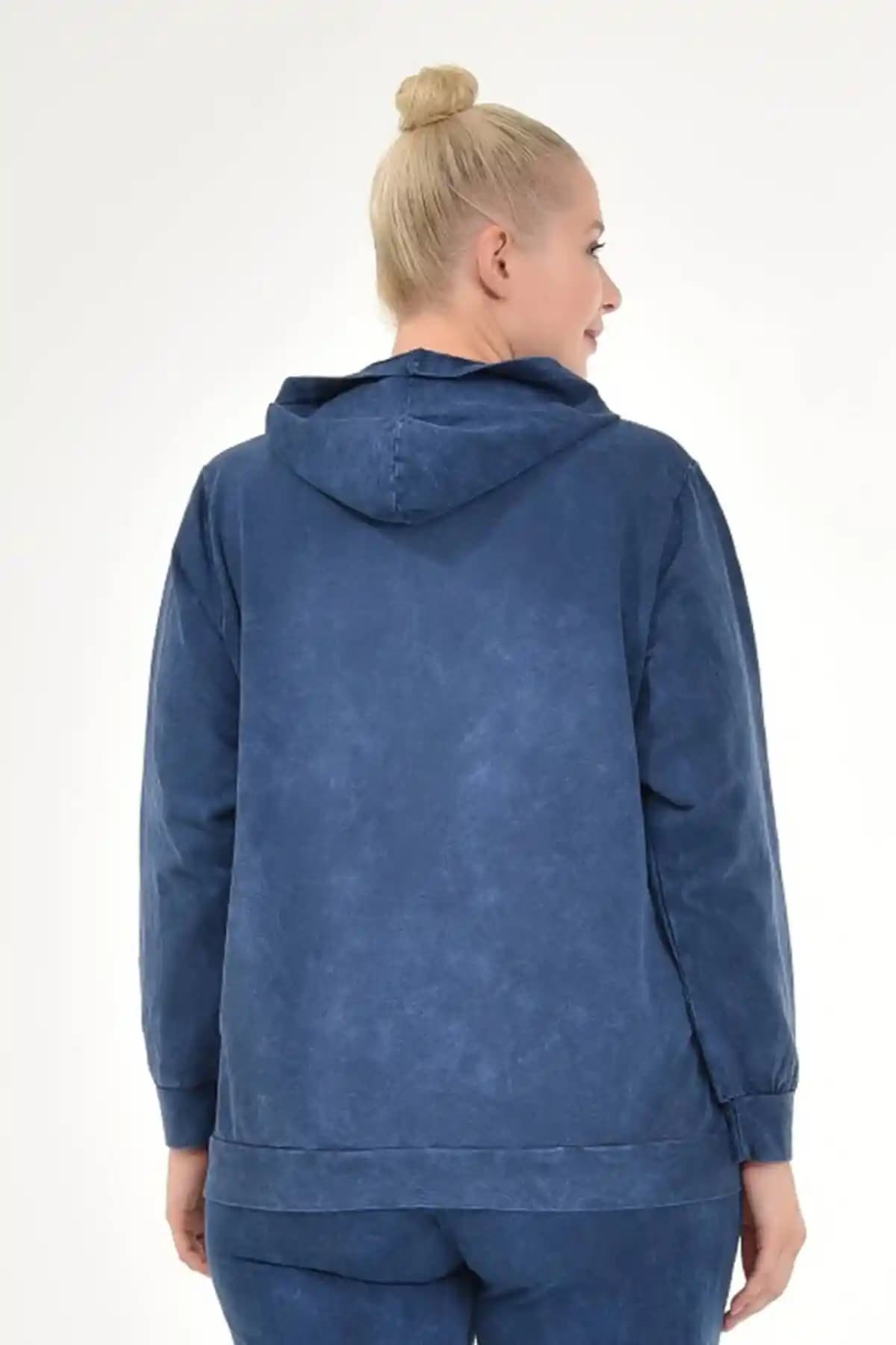 Büyük Beden Kapşonlu Sweatshirtler: Moda Trendleri ve Stil Önerileri