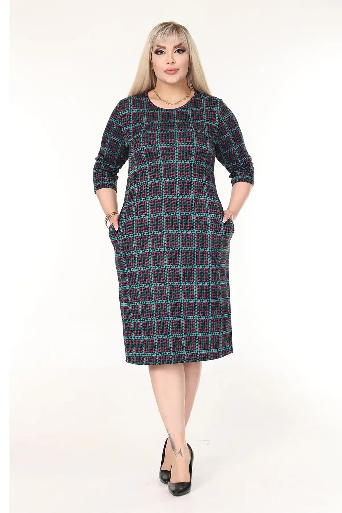 Büyük Beden Kışlık Elbiseler: Şıklık ve Konforu Bir Arada Sunan Trendler ve Seçenekler