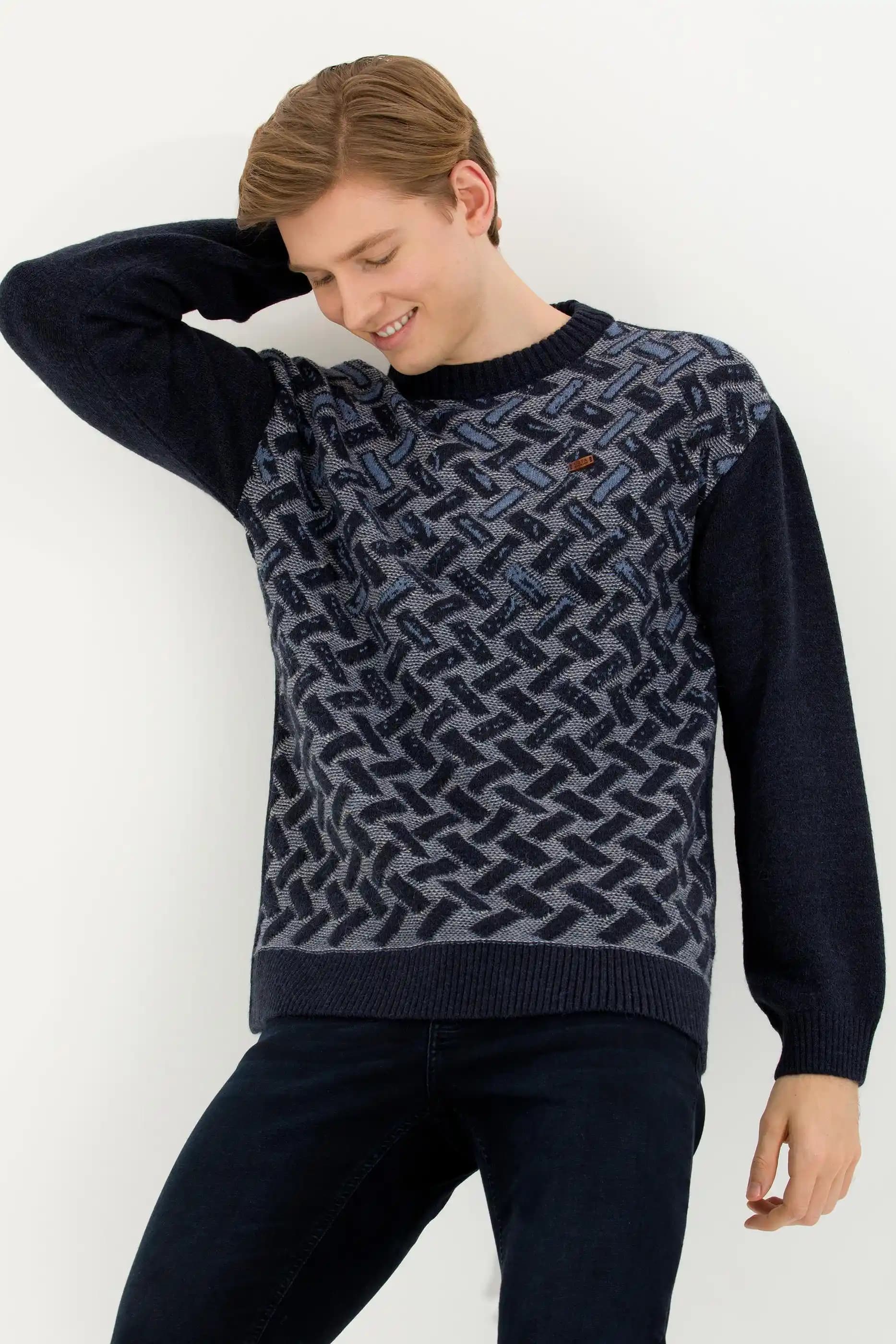 Büyük Beden Moda Trendleri ve 5XL Erkek Kazaklarla Stil Yükseltme Rehberi