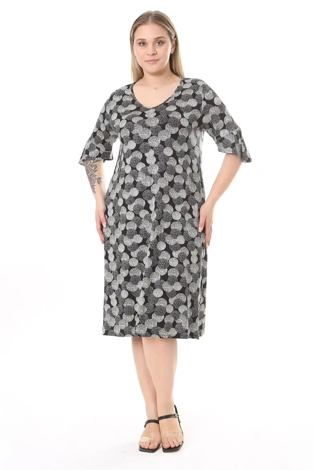 Büyük Beden Salaş Elbise Modasında Rahatlık ve Şıklığın Buluşması