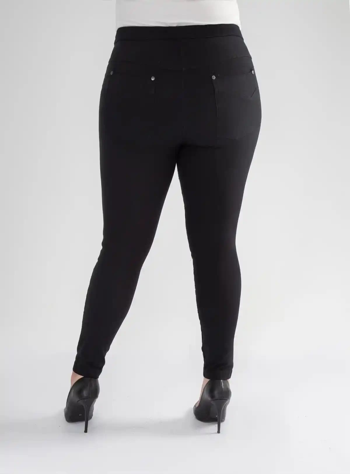 Büyük Beden Siyah Pantolonlar İçin Moda ve Stil Rehberi