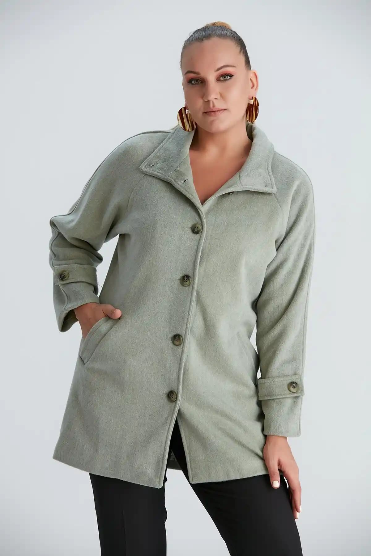 Büyük Beden Yün Kaşe Spor Kabanlar Haki Renk Seçeneğiyle Şıklığı Yakalayın