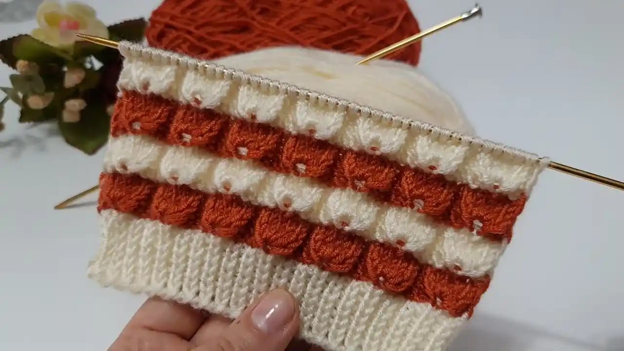 Büyükler İçin İki Renkli Yelek Modelleri: Şıklık ve Konforun Modern Buluşması