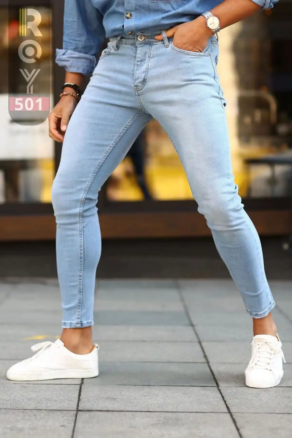 Buz Mavi Pantolonlarla Erkekler İçin Şık ve Modern Kombinasyon Rehberi