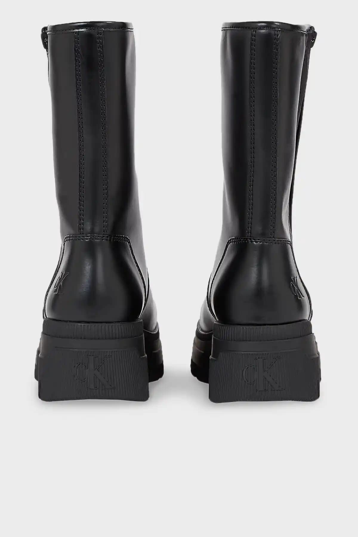 Calvin Klein Bayan Bot Koleksiyonu: Şıklık ve Rahatlığın Mükemmel Buluşması