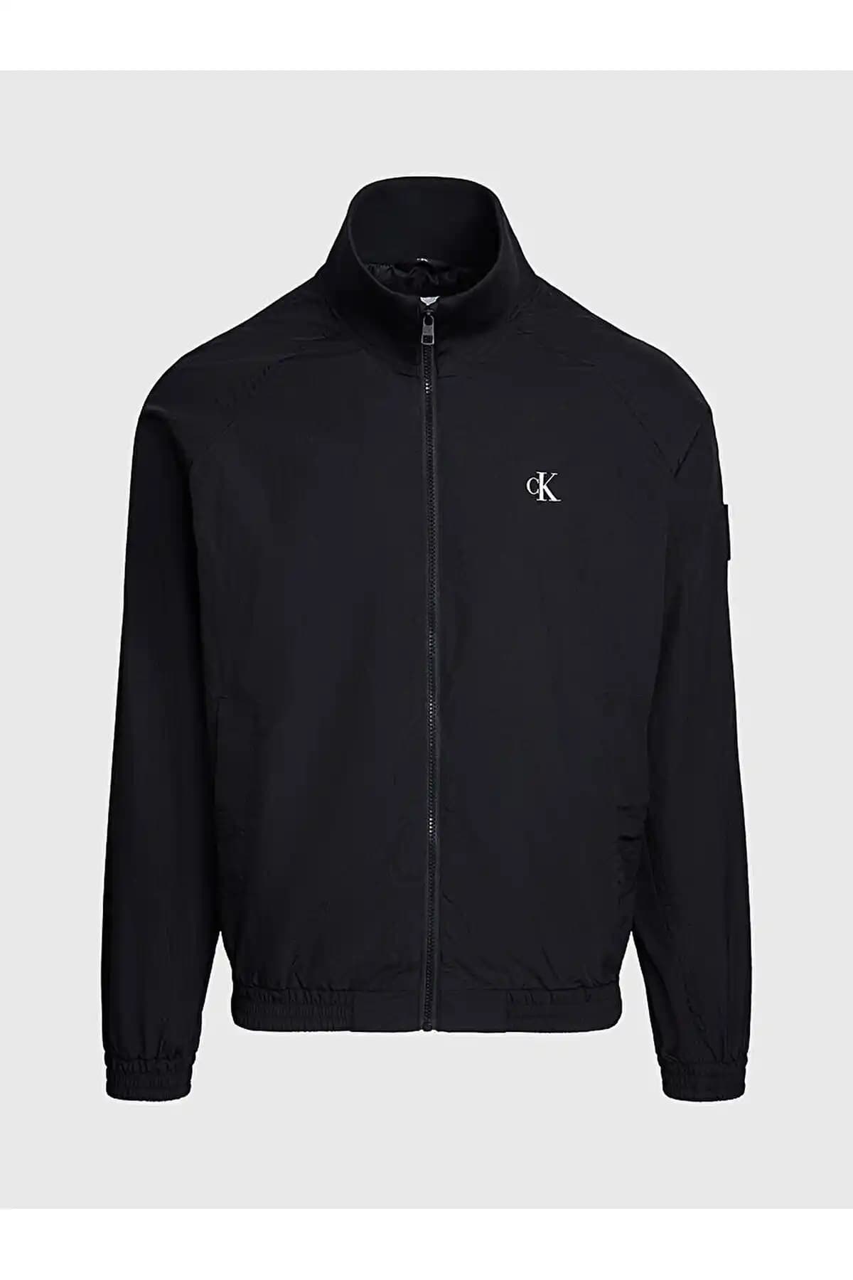 Calvin Klein Ceketleri: Modern ve Şık Tasarımlarla Her Tarza Uygun Seçenekler