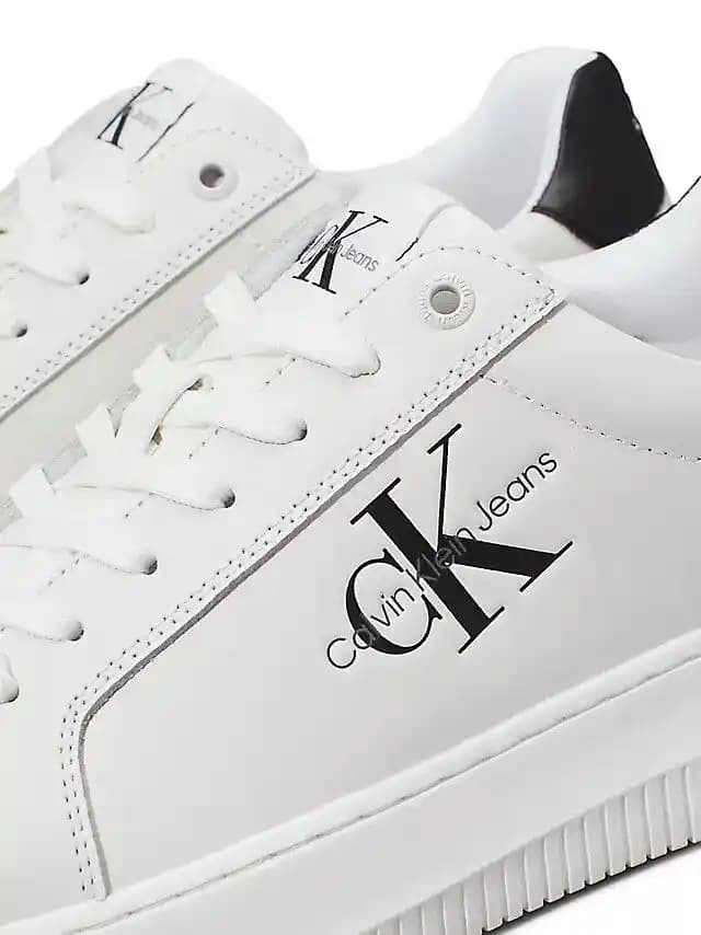 Calvin Klein Erkek Beyaz Sneaker: Şıklık ve Konforun Mükemmel Buluşması