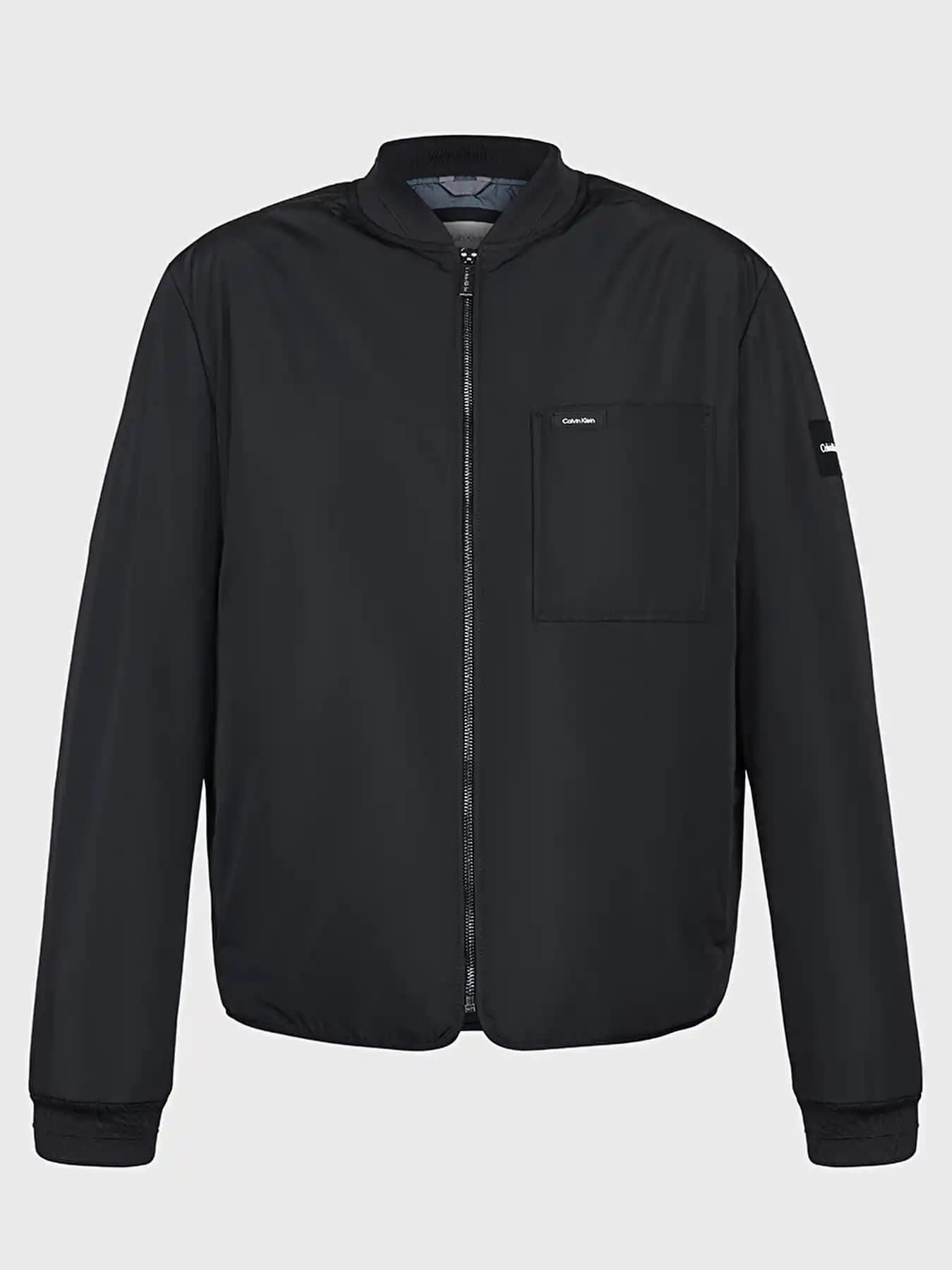 Calvin Klein Erkek Ceketleri: Modern ve Şık Tasarımlarla Erkek Modasının Vazgeçilmezi