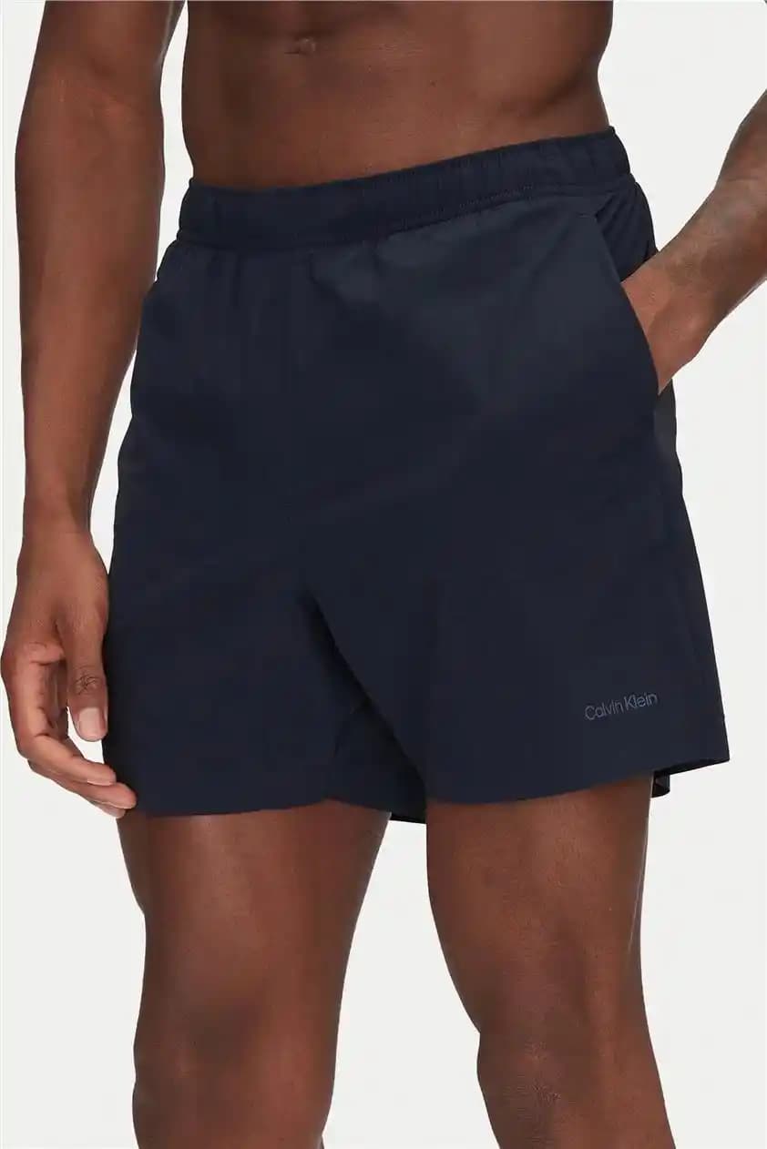 Calvin Klein Erkek Mayo Şortları: Modern Tasarımlar ve Yüksek Konfor Seçenekleri