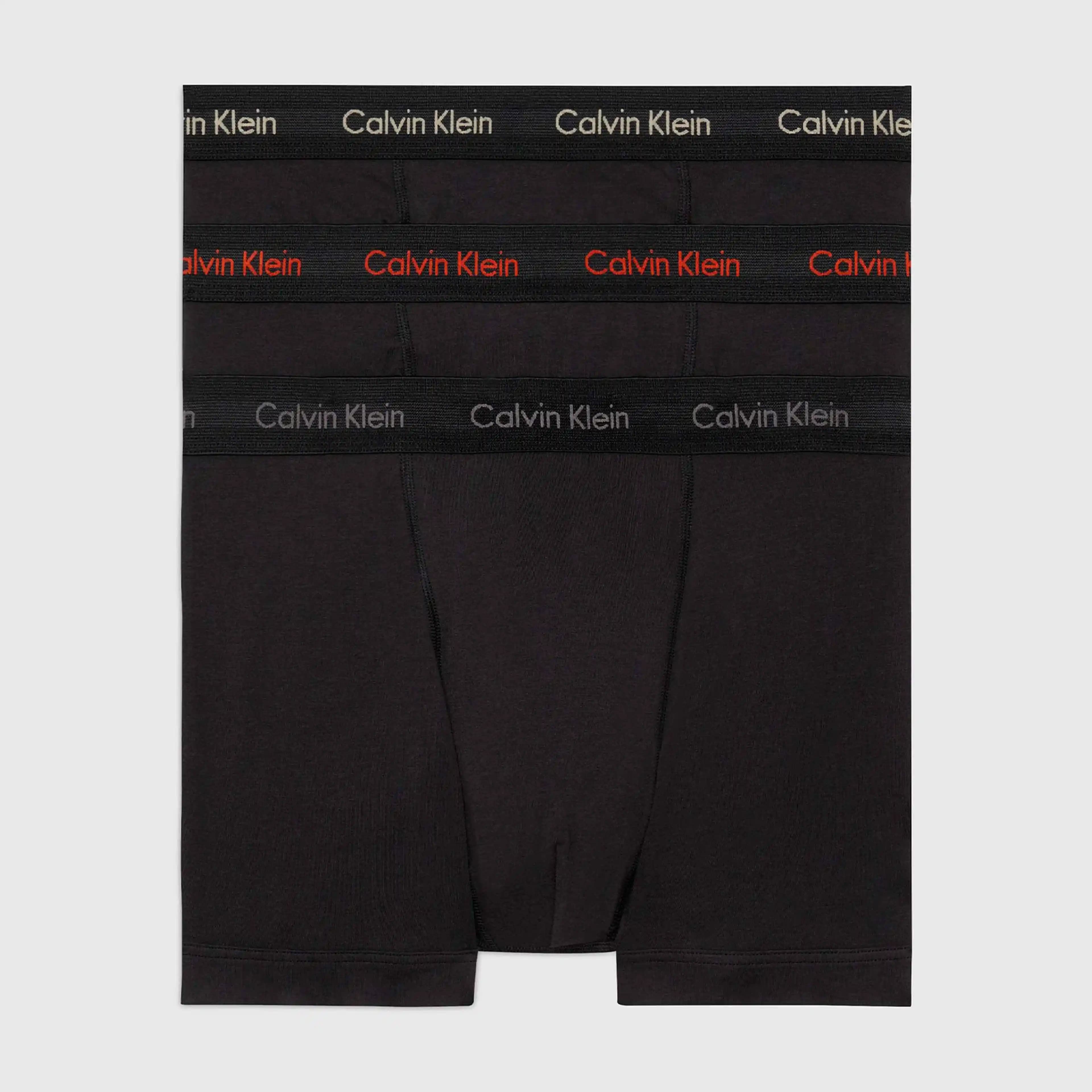 Calvin Klein İç Çamaşırları: Moda ve Konforu Bir Arada Sunan Marka Özellikleri