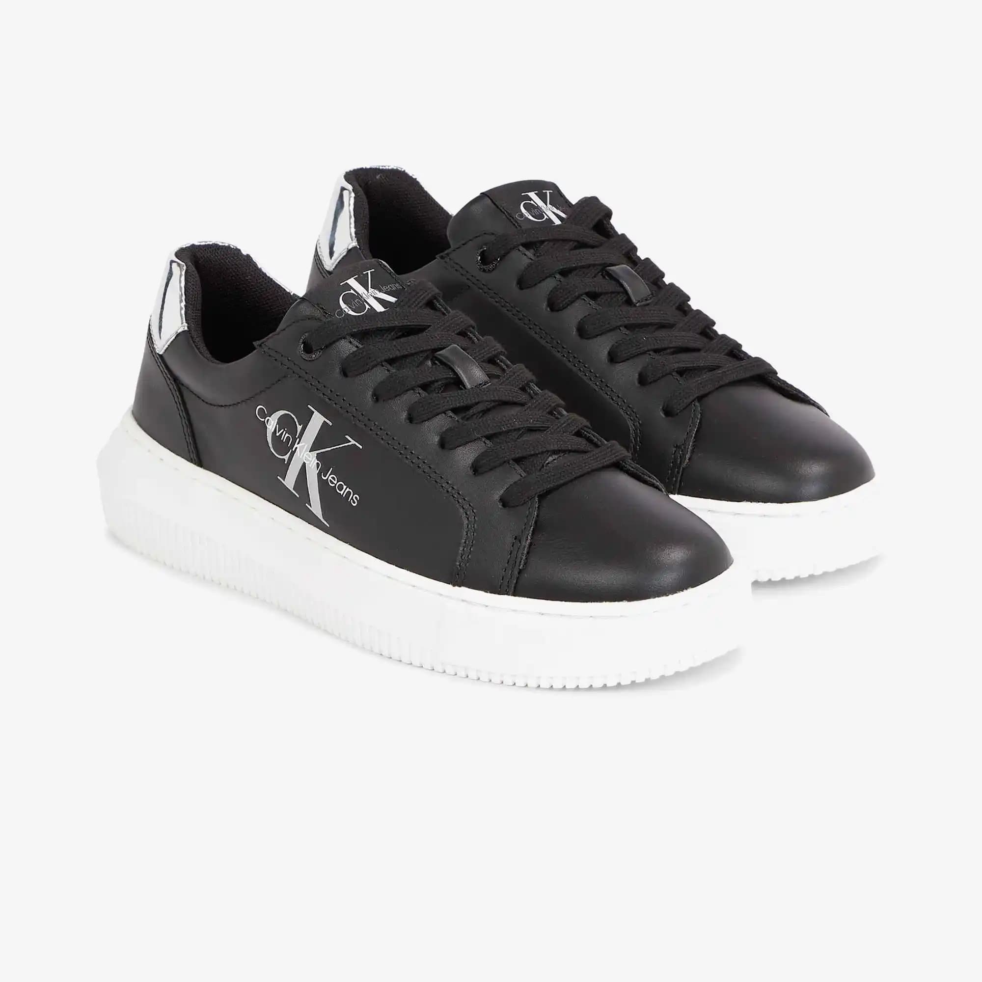 Calvin Klein Kadın Ayakkabıları: Şıklık ve Konforun Bir Arada Olduğu Modeller ve Stil Önerileri