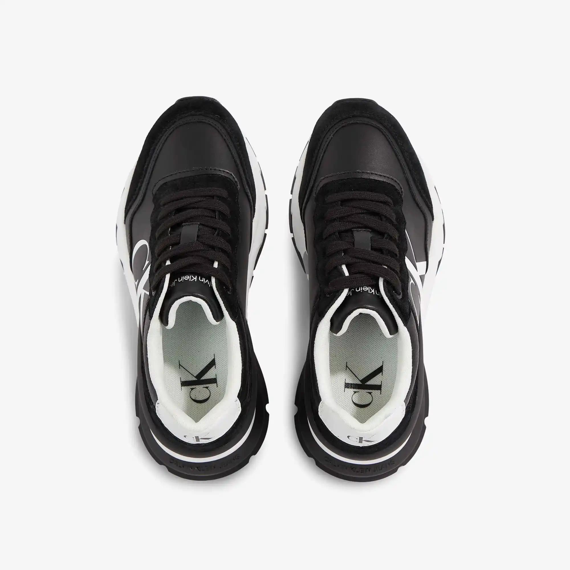 Calvin Klein Kadın Sneakerları: Şıklık ve Konforu Bir Arada Sunan Modern Tasarımlar