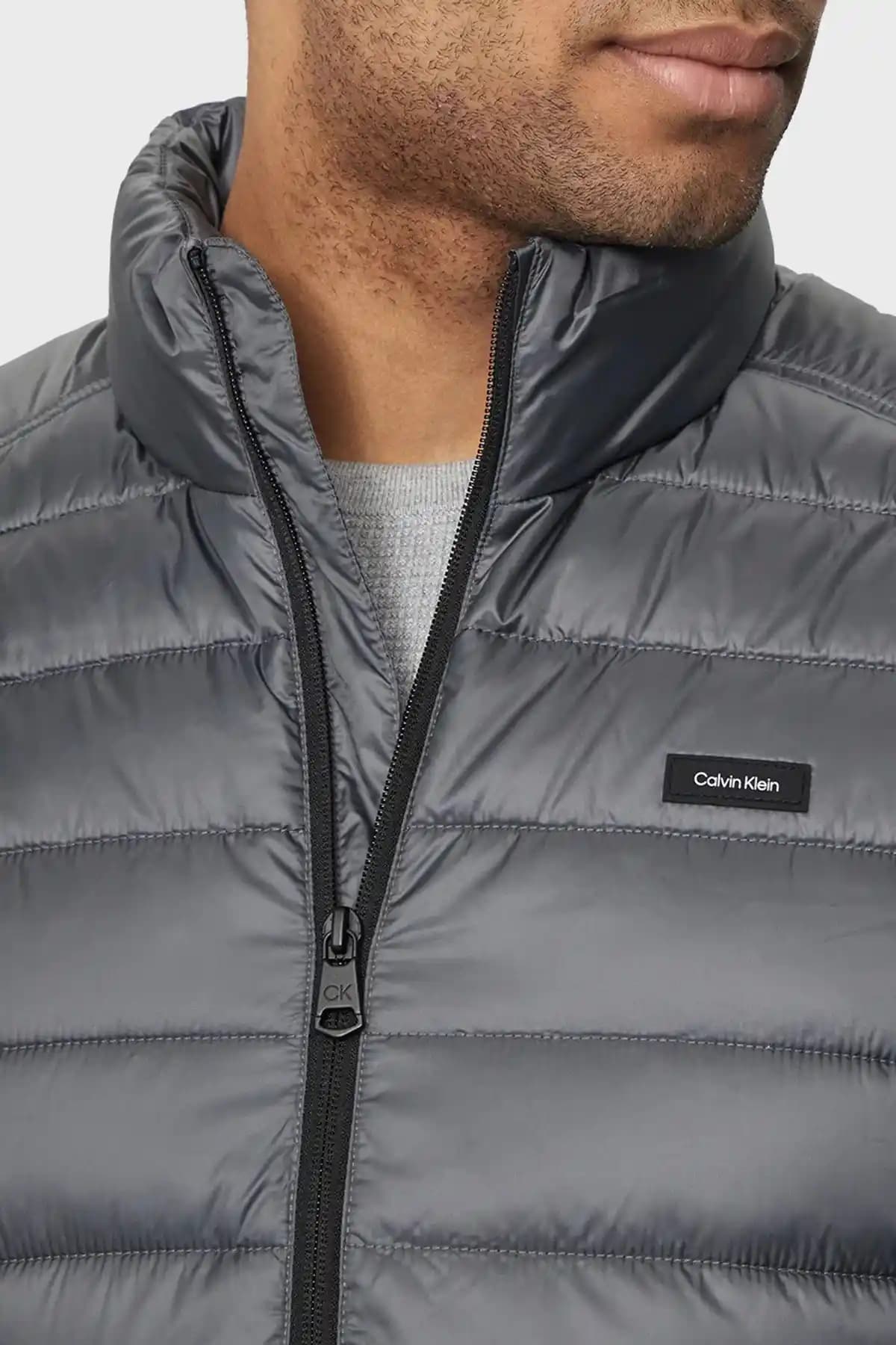 Calvin Klein Şişme Yelek Erkek Moda Trendleri ve Stil İpuçları