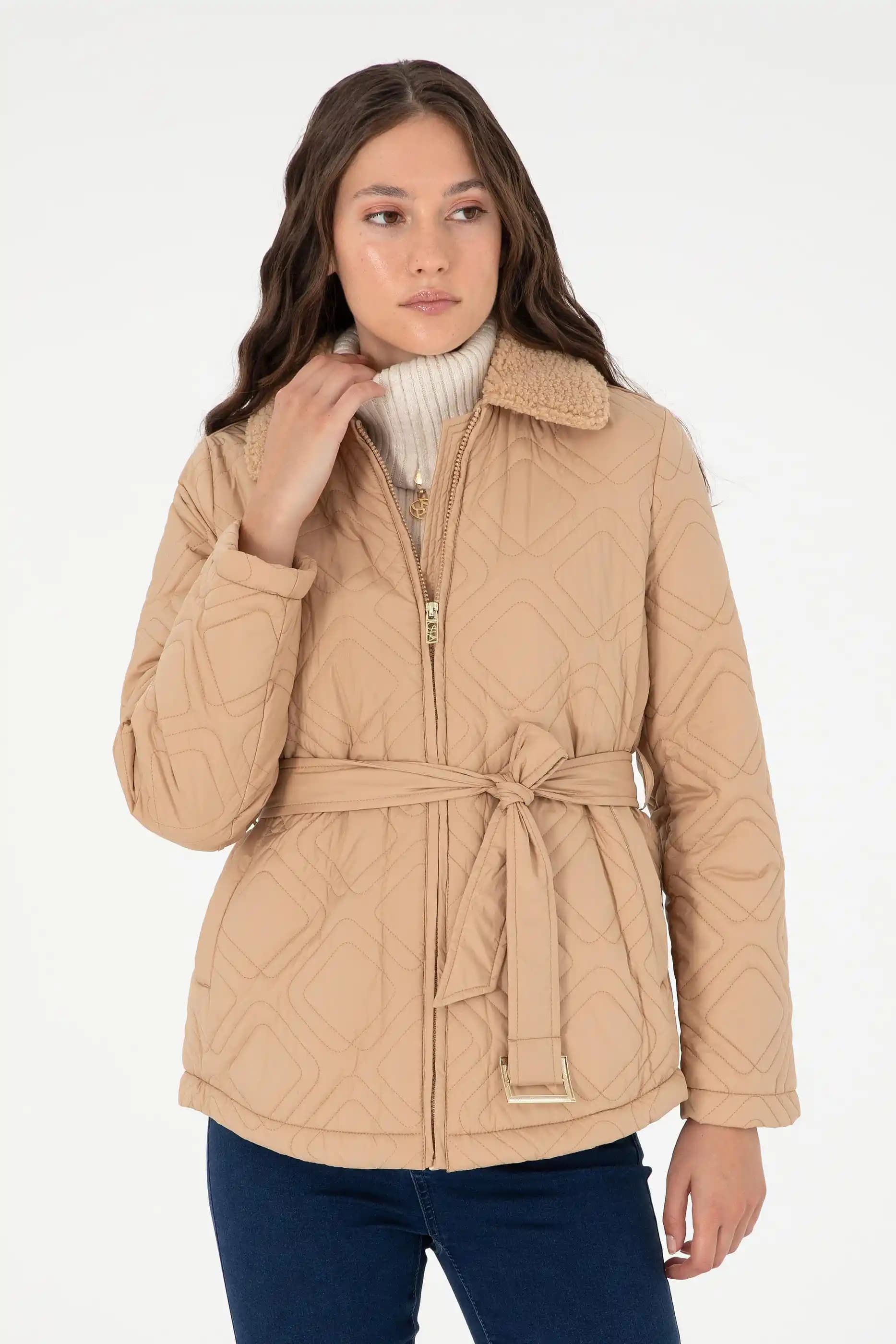 Camel Mont Moda Dünyasında Zamansız Şıklık ve Çok Yönlü Kombinasyon İpuçları