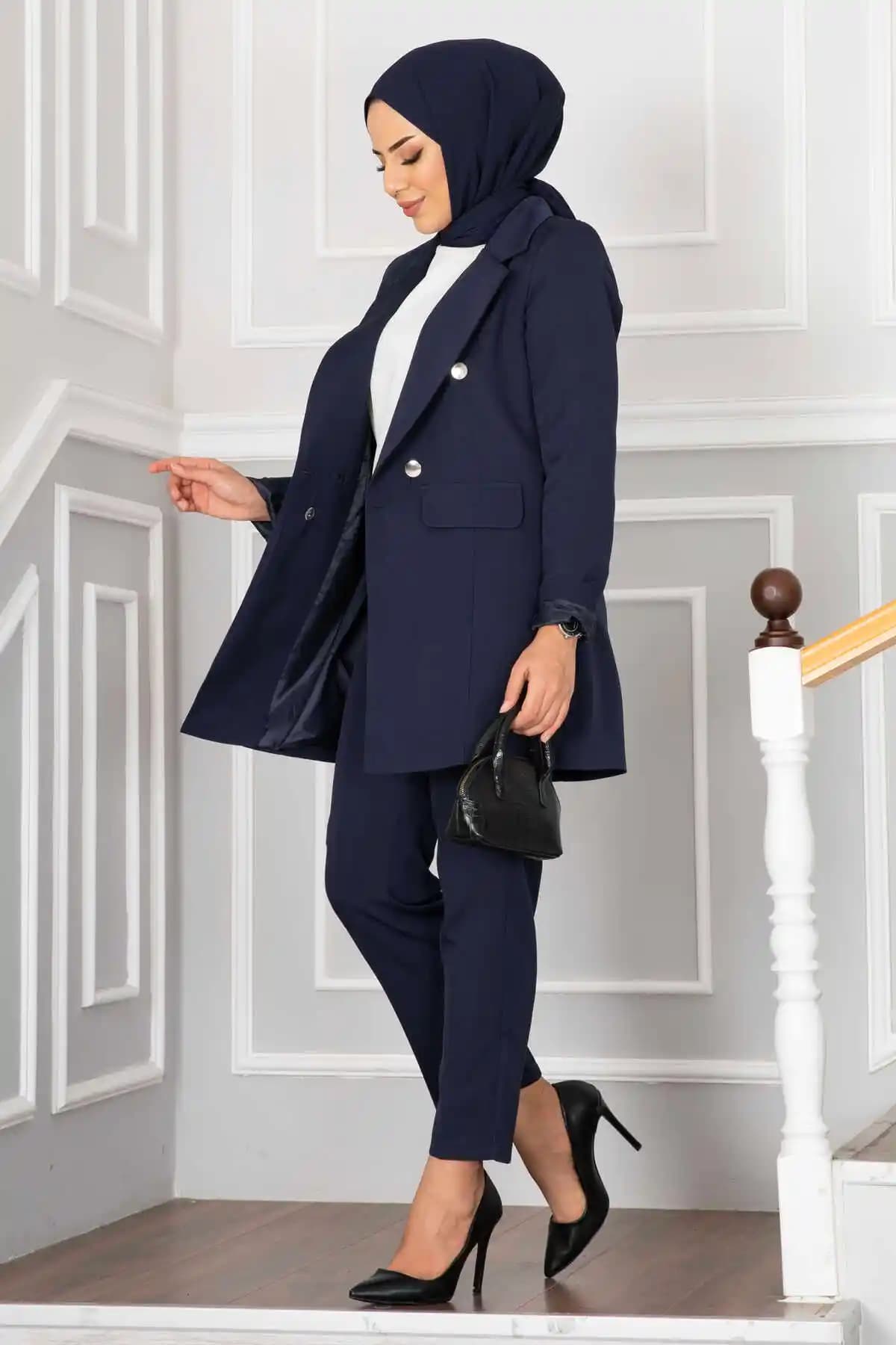 Ceket Takımlarının Moda Dünyasındaki Yeri ve Güncel Stil Önerileri