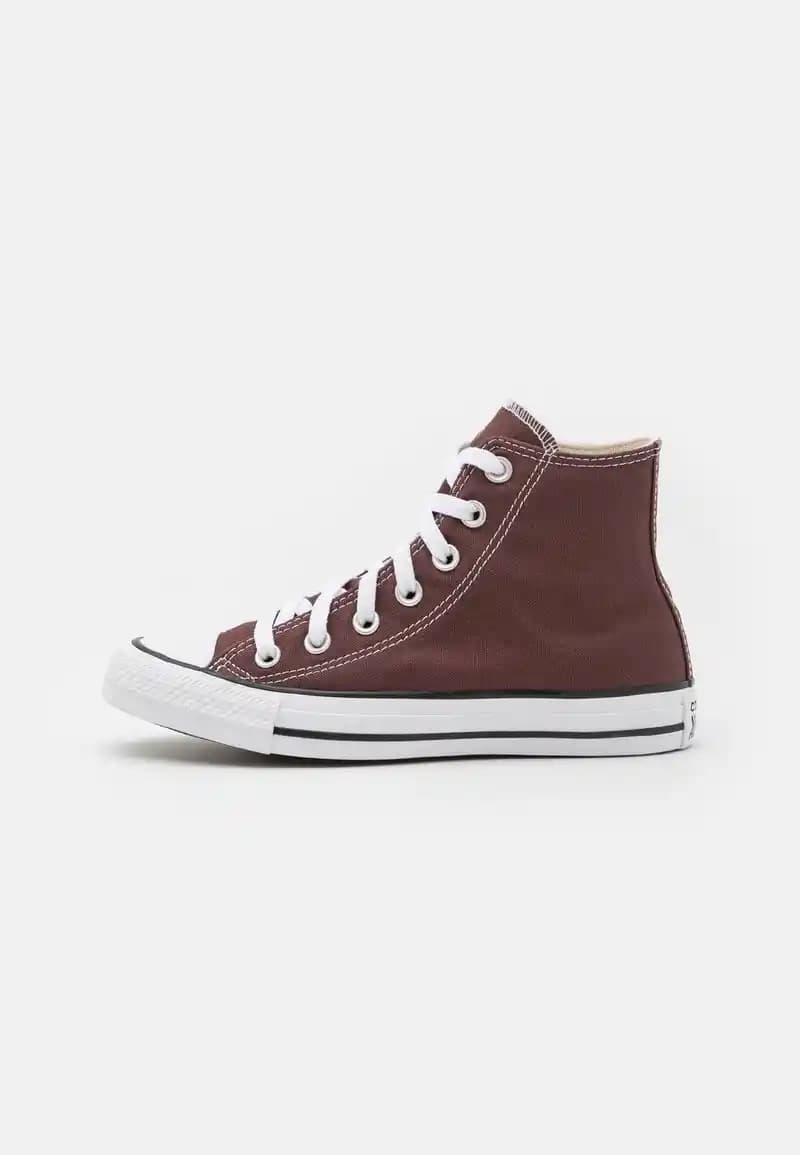 Chuck Taylor All Star ve Sonbahar Tonlarının Moda Dünyasındaki Uyumunu Keşfedin