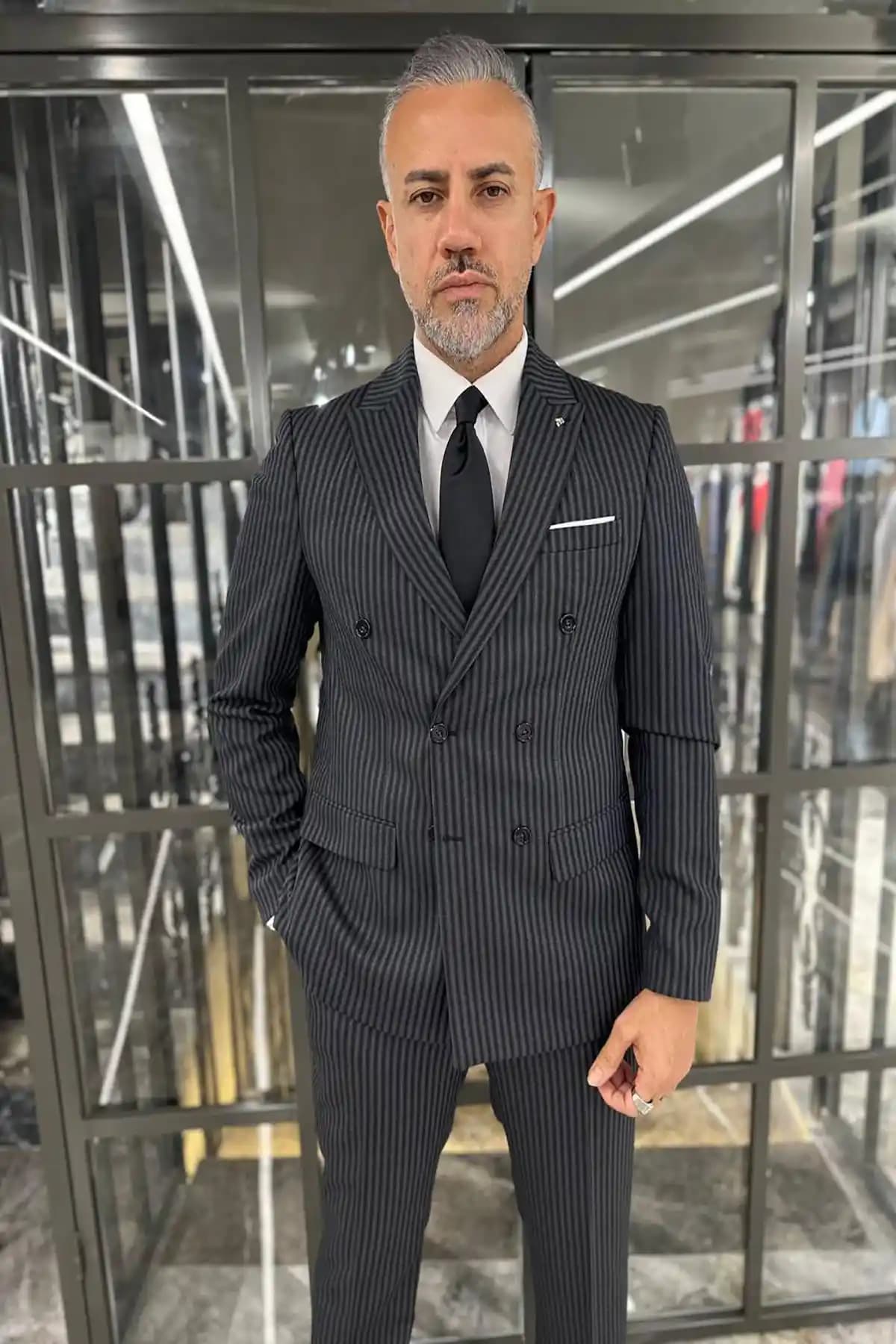 Çizgili Takım Elbise Moda Trendleri ve Kombinasyon İpuçları