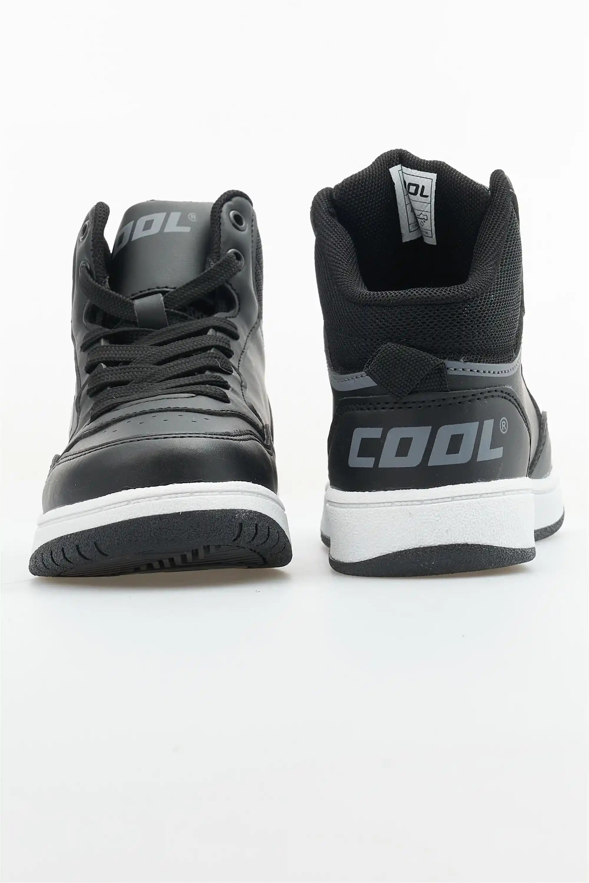 Çocuklar İçin Trend ve Şık Ayakkabılar: Moda ve Konforun Bir Arada Sunulduğu Seçenekler