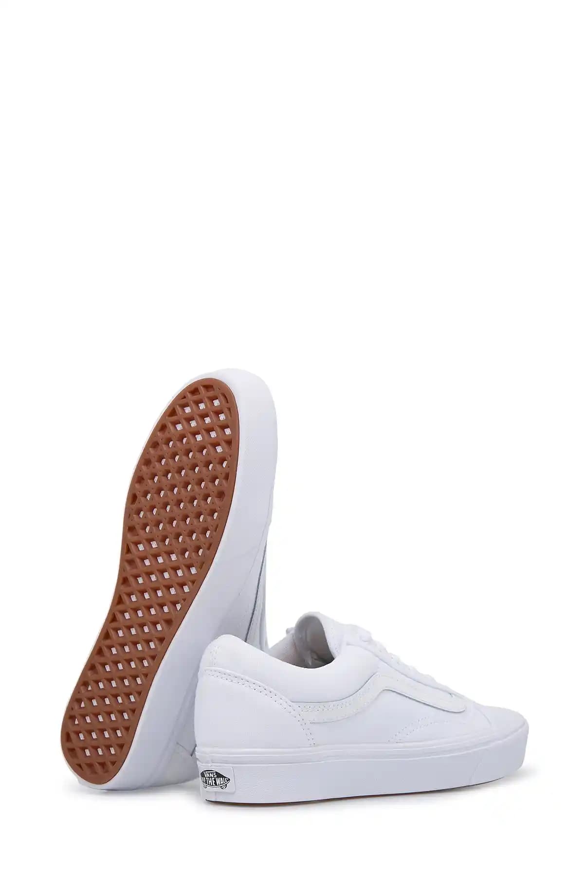 Comfycush Old Skool Ayakkabısı: Konfor ve Şıklığın Günümüz Moda Trendlerindeki Yeri