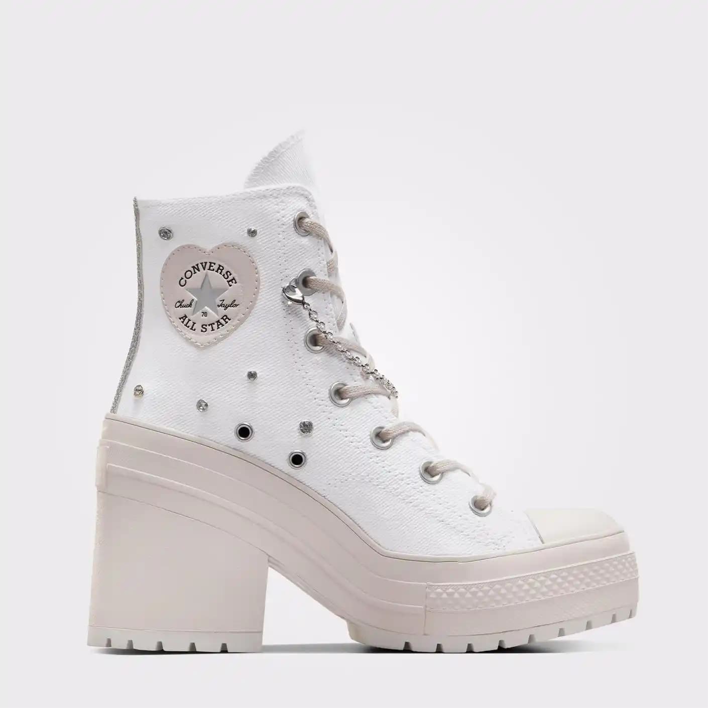 Converse Beyaz Botlar ile Modern ve Şık Bir Tarz Yaratmanın Yolları