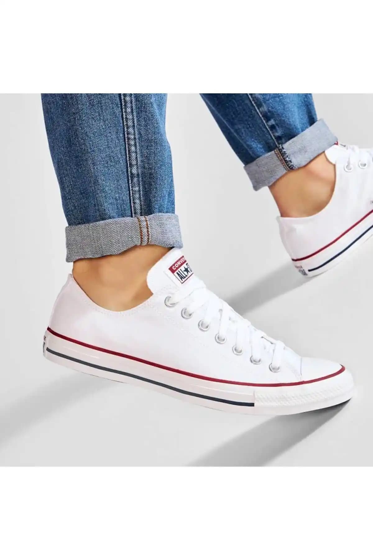 Converse Beyaz Kısa Ayakkabılar: Moda ve Stil İpuçlarıyla Güncel Trendler