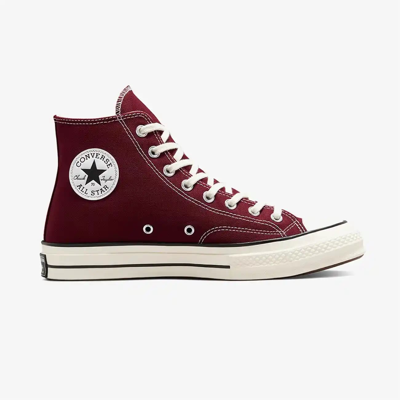 Converse Bordo Kadın Ayakkabıları: Şıklık ve Rahatlığın Modern Yansıması