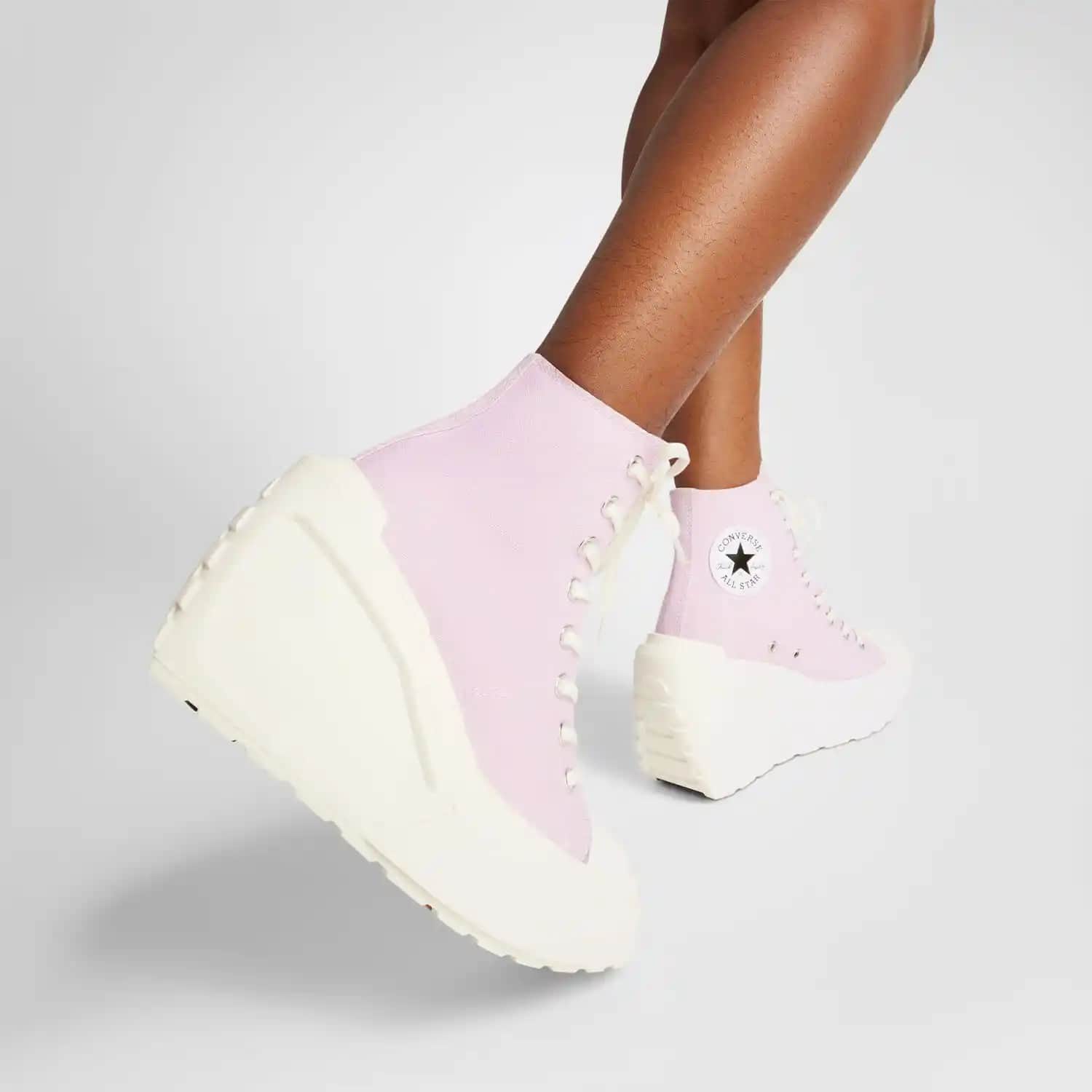 Converse Chuck 70 Pembe Ayakkabılarla Tarzınızı Yansıtın Günlük ve Şık Kombinasyonlar