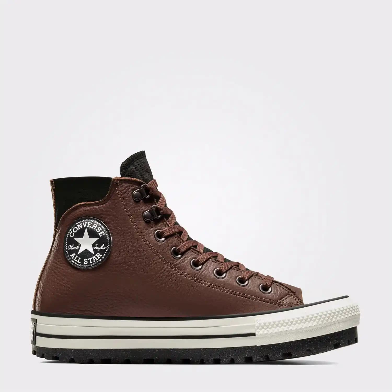 Converse Chuck Taylor Deri: Şıklık ve Dayanıklılığı Bir Arada Sunan Moda İkonu