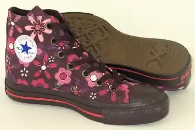 Converse Çiçekli Modeller: Güncel Trendler ve Stil İpuçları