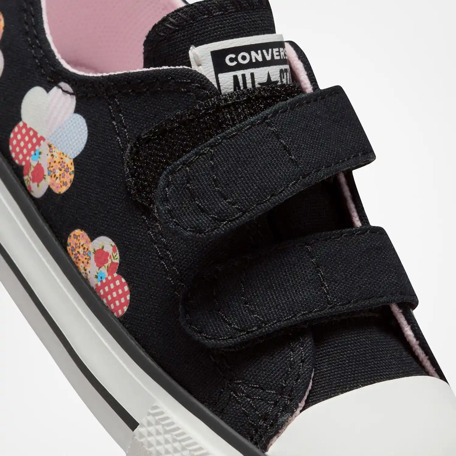 Converse çocuk ayakkabıları neden tercih ediliyor ve güvenle seçmenin ipuçları
