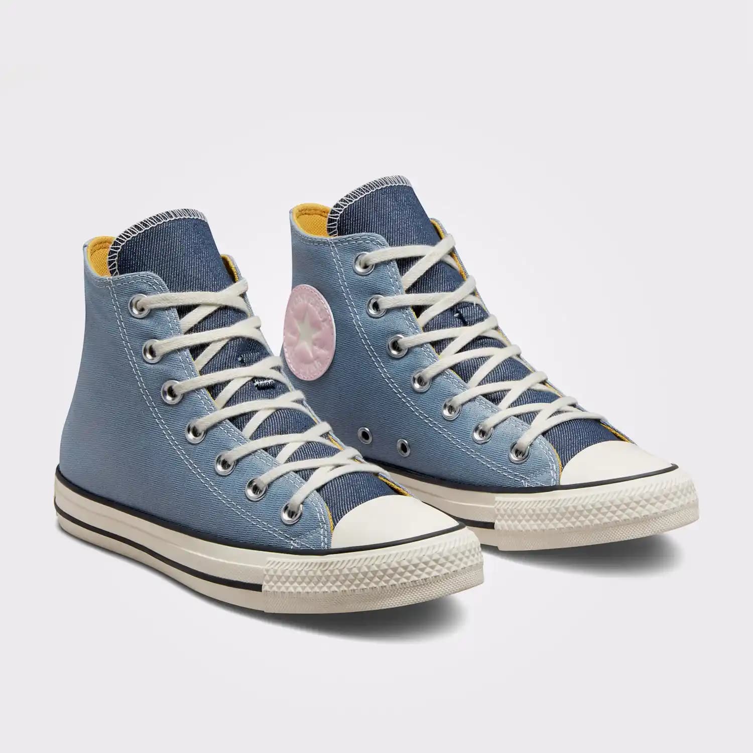 Converse denim ürünleriyle zamansız şıklık ve moda trendleri hakkında kapsamlı bilgi