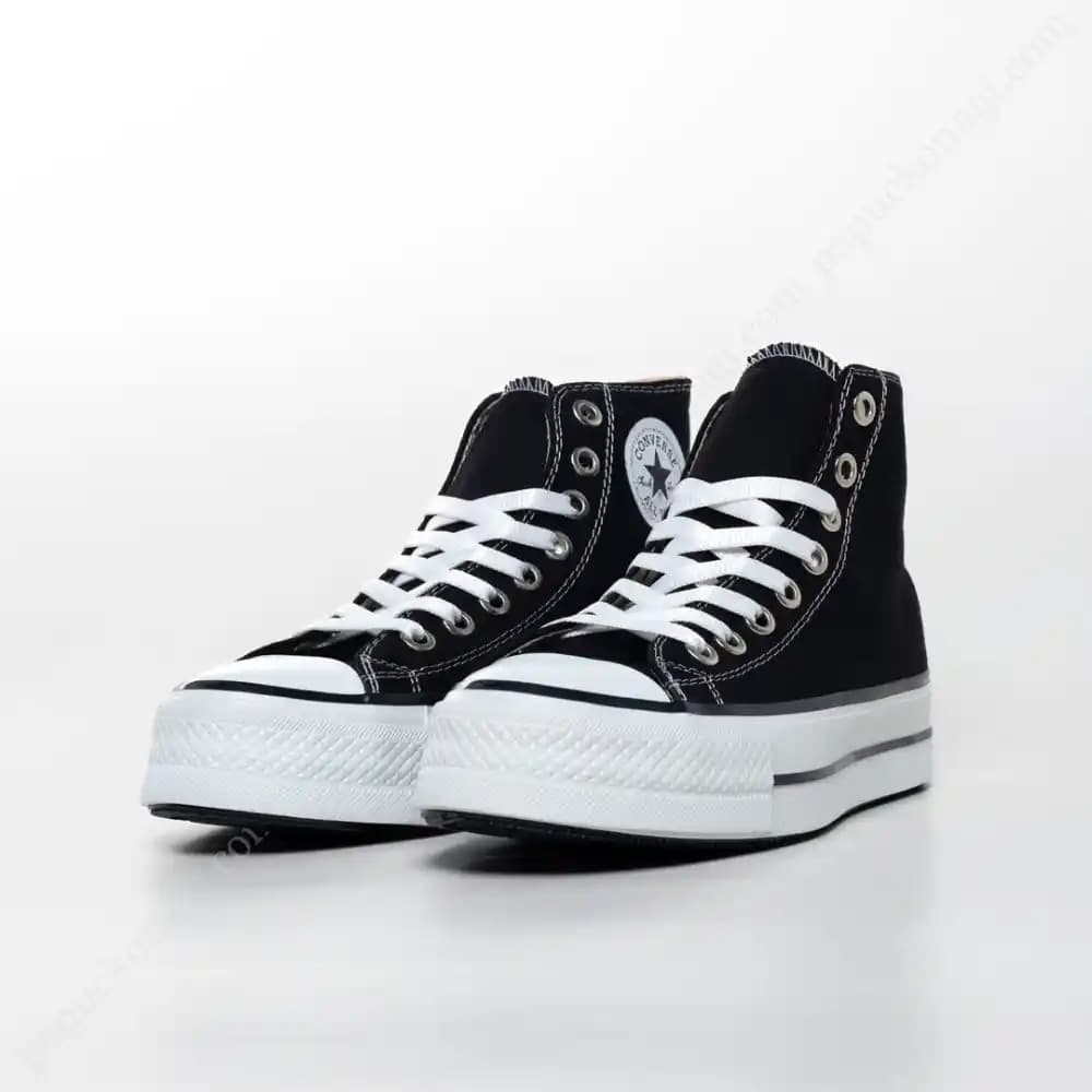 Converse Kalın Taban Siyah Modelleriyle Şıklık ve Rahatlığın Buluşması