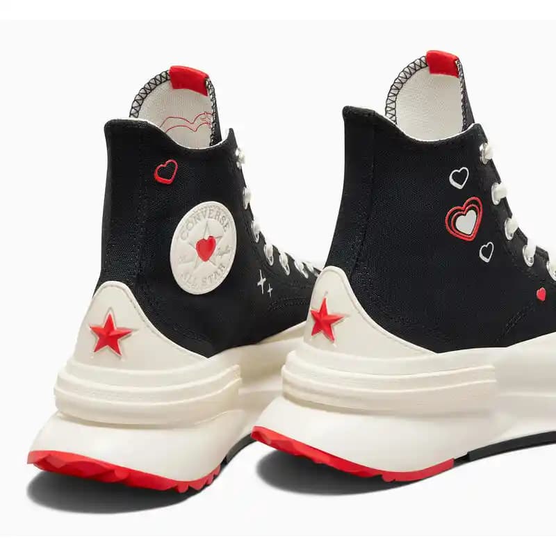 Converse Run Star Legacy Hearts Modelleriyle Moda Dünyasında Yenilik ve Şıklık