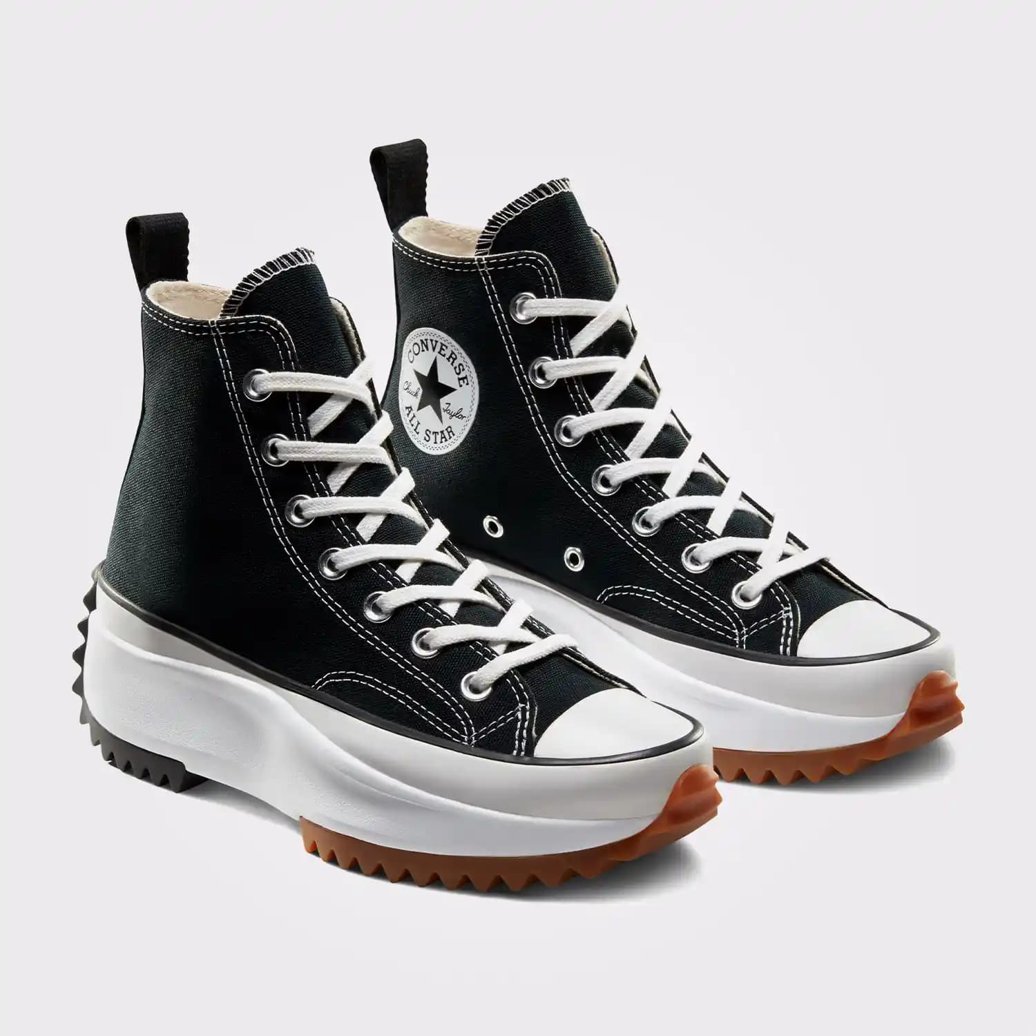 Converse Tırtıklı Tasarımın Moda Dünyasındaki Yeri ve Trendlerdeki Etkisi