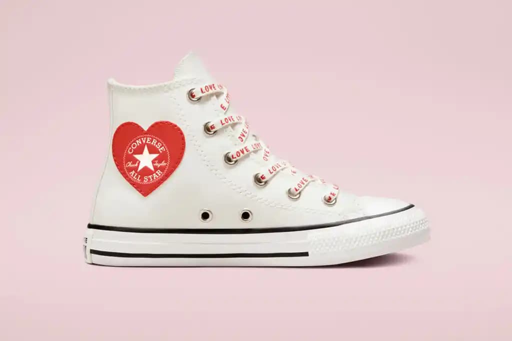 Converse ve Valentino'nun Moda Dünyasındaki Renkli ve İlham Verici Buluşması