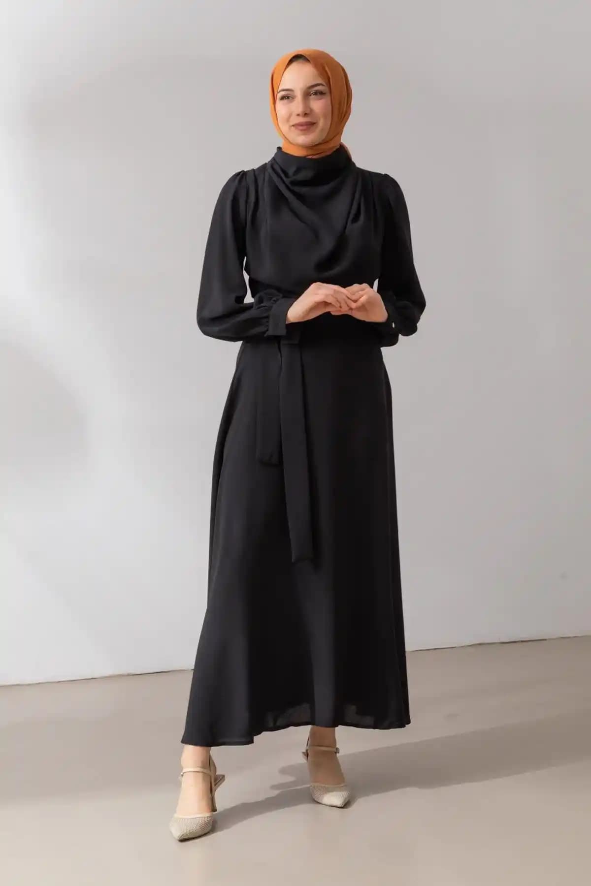 Crep Elbise Modasında Güncel Trendler ve Kombinasyon Önerileri