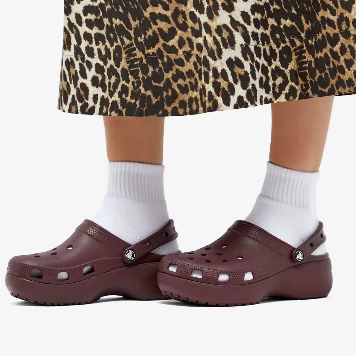 Crocs Classic Platform Clog Modası ve Konforuyla Günümüz Trendlerini Yansıtıyor