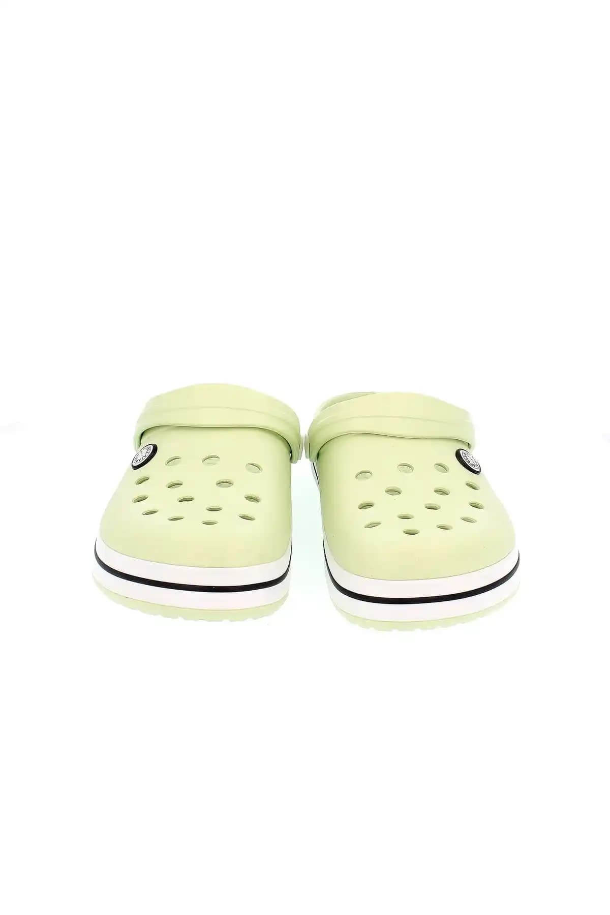 Crocs Su Yeşili Renk Trendleri: Moda Dünyasında Canlı ve Enerjik Bir Seçenek