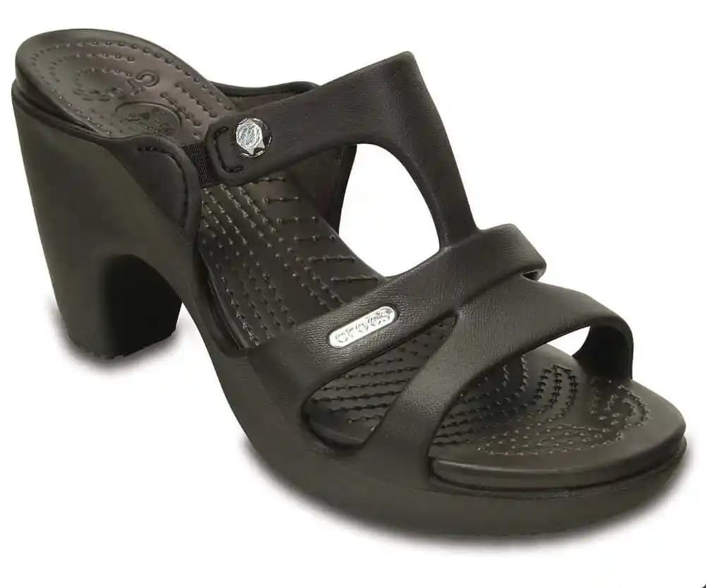 Crocs Topuklu Modelleri: Rahatlık ve Şıklığın Modern Buluşması