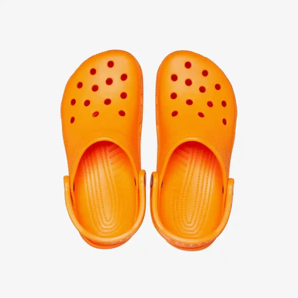 Crocs Turuncu Terlik: Rahatlık ve Renkli Moda Trendlerini Yansıtan Modern Tasarım