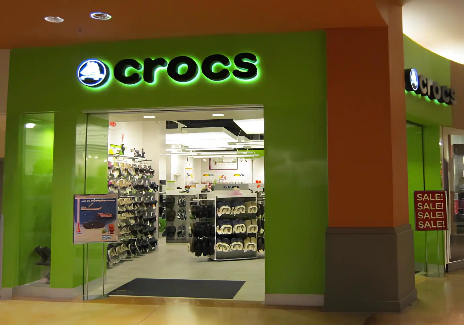 Crocs'un Moda Dünyasındaki Yeri ve İstinye Park'taki Koleksiyonları