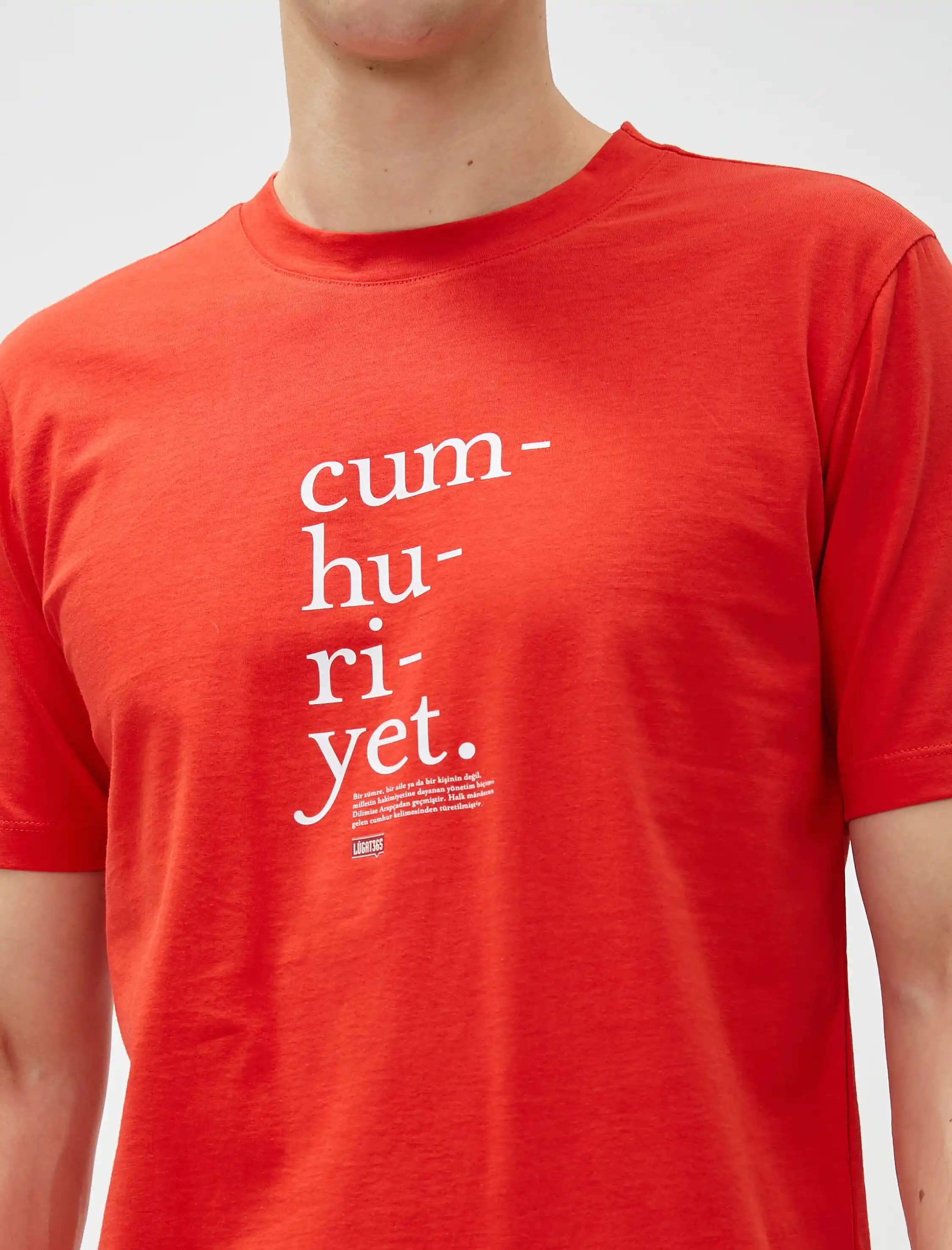 Cumhuriyet Temalı Tişörtler: Milliyetçilik ve Moda Buluşması