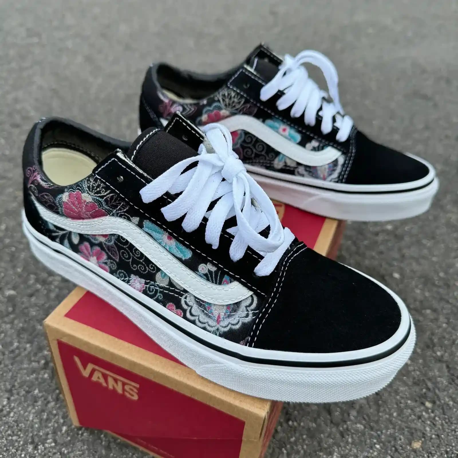 Custom Vans ile Kişisel Tarzınızı Yansıtın Moda Dünyasında Fark Yaratın