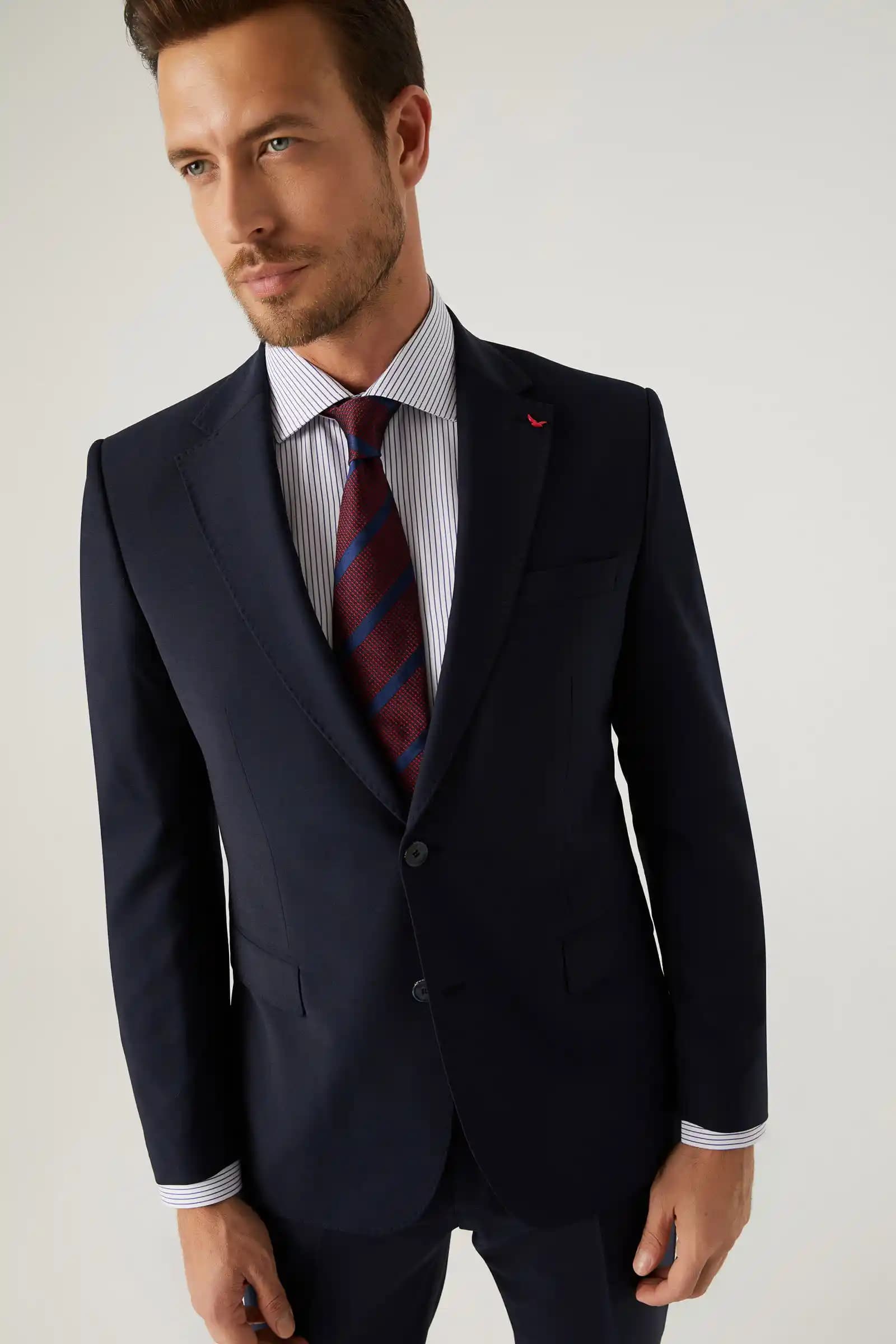 D's Takım Elbise: Modern Tasarımlar ve Stil İpuçlarıyla Şıklığın Anahtarı