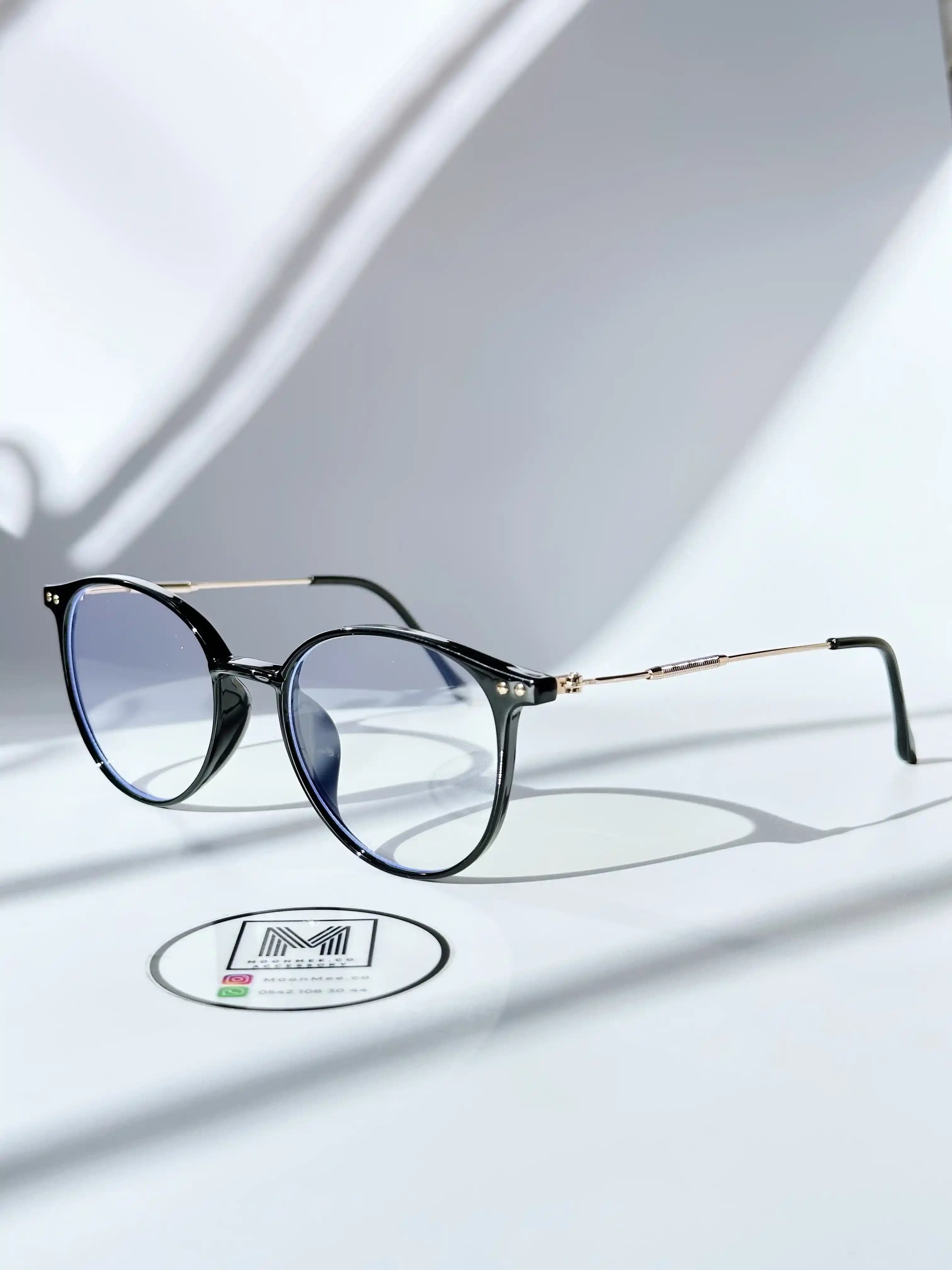 Daks Gözlükleri: Modern ve Şık Tasarımlarla Moda Dünyasında Öne Çıkın